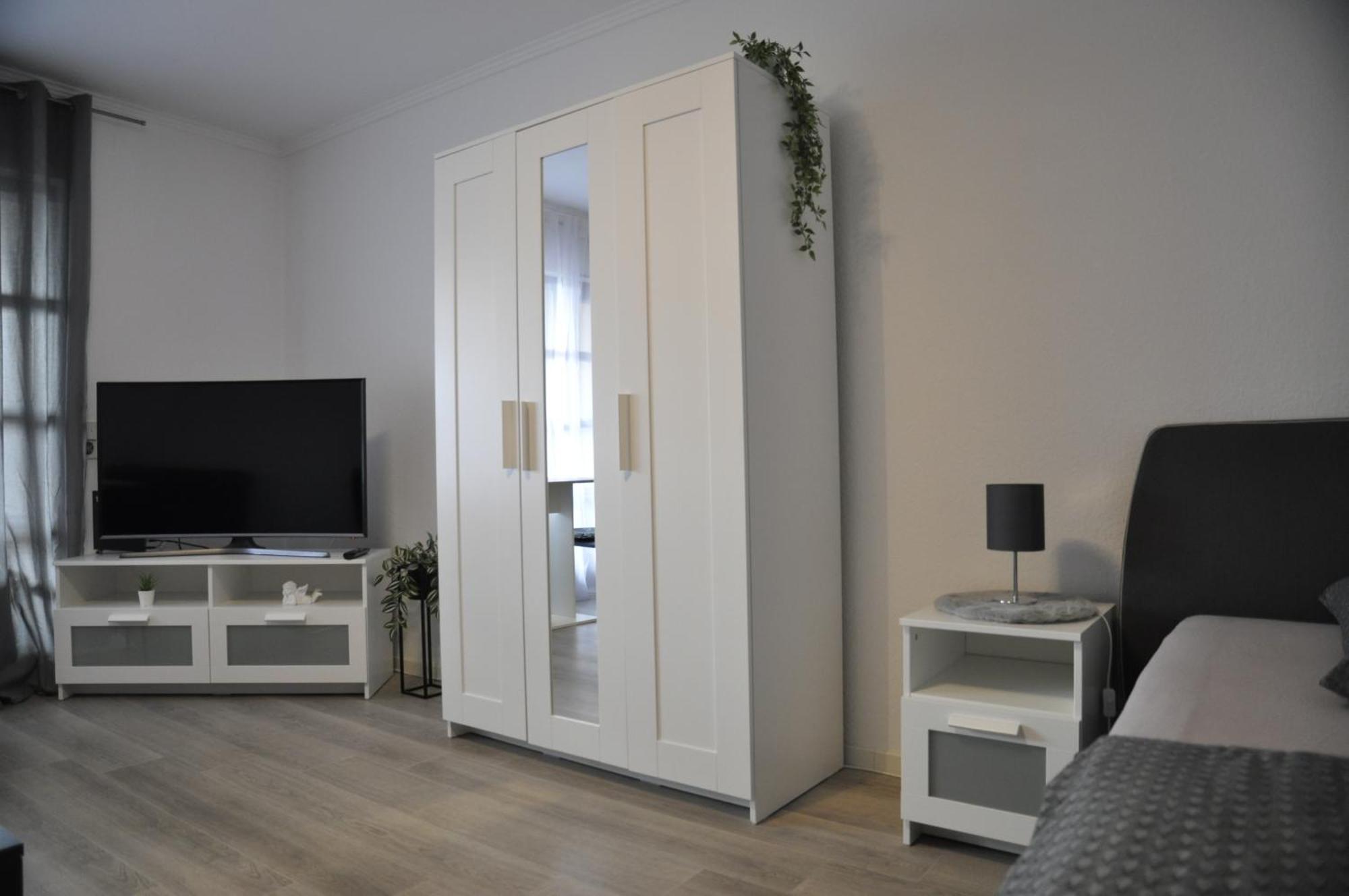 Deluxe Apartment 2 - Ruhe Oase - 1Zkb Balkon - Parkplatz Bad Nauheim Buitenkant foto